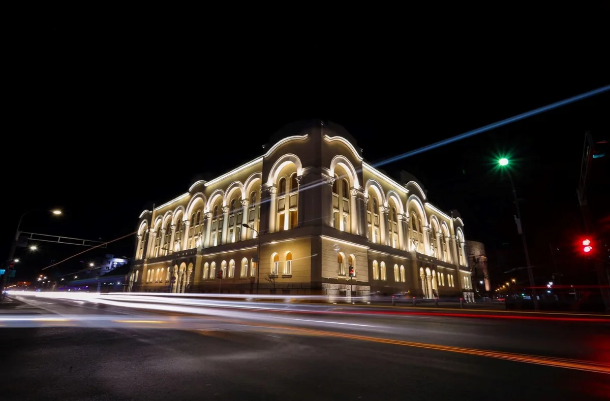 Banski dvor illuminated at night
